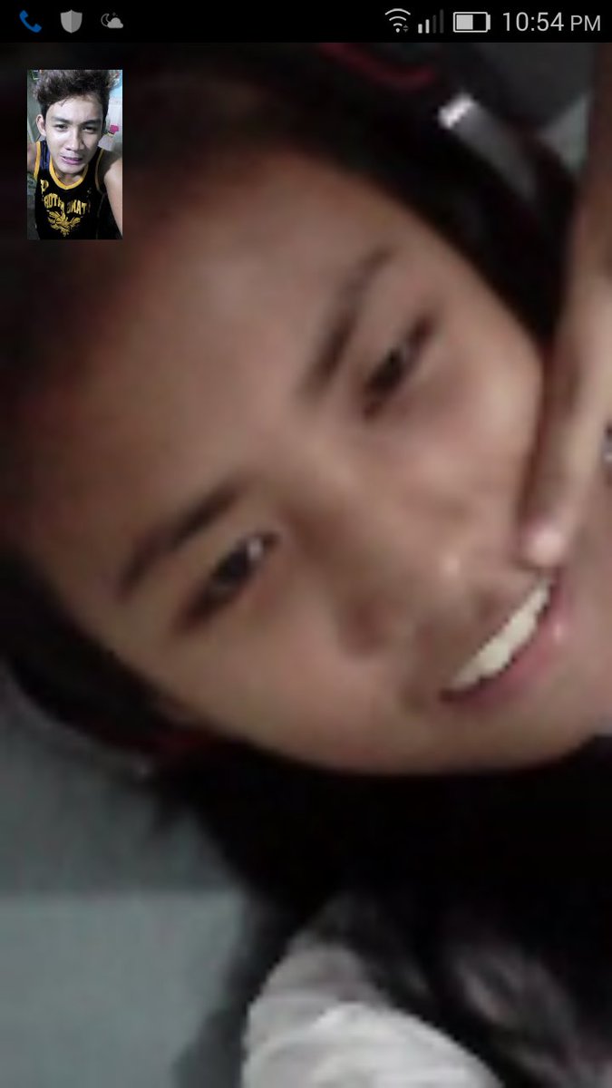 Kyrie_Jaloy02's tweet photo. Yung nagvivideo call pa kayo kahit ex mo nalang siya. How sweet kahit wala na diba π #VCwithEx https://t.co/oru3vajn6Q