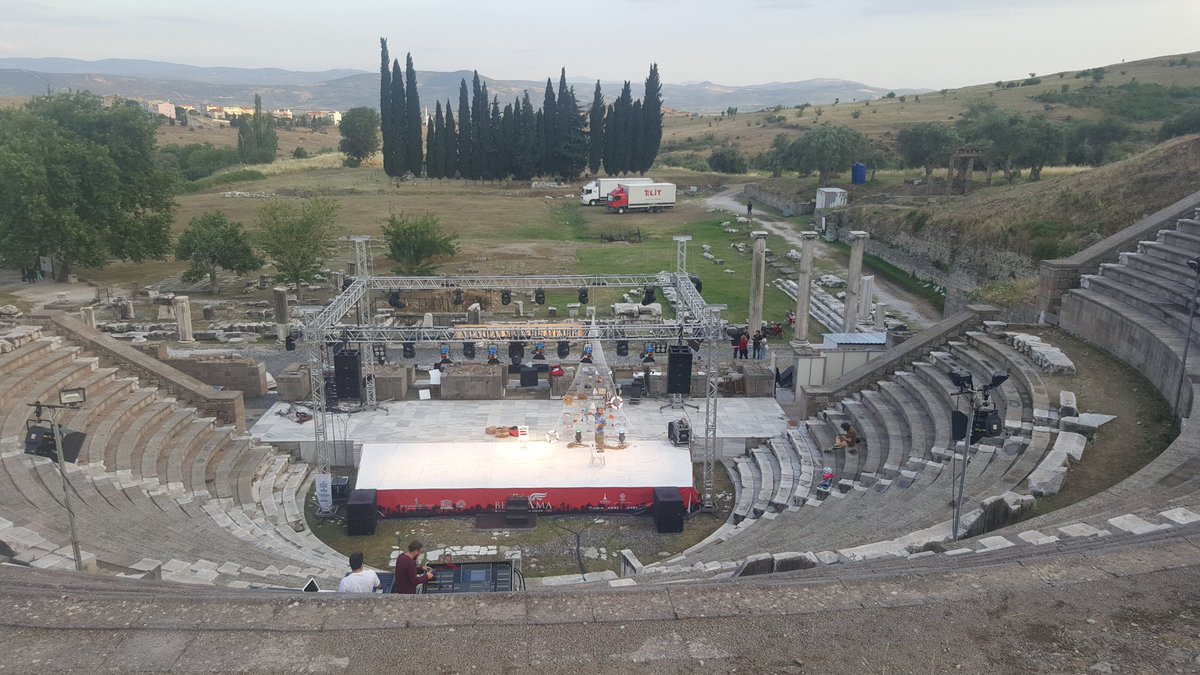 Birazdan Bergama'lı Memet Dayı'ninda hikayesi olan "Anlatılan Senin Hikayendir" Bergama Asklepios'da. <a href="/LeventUzumcu/">Levent Üzümcü</a>