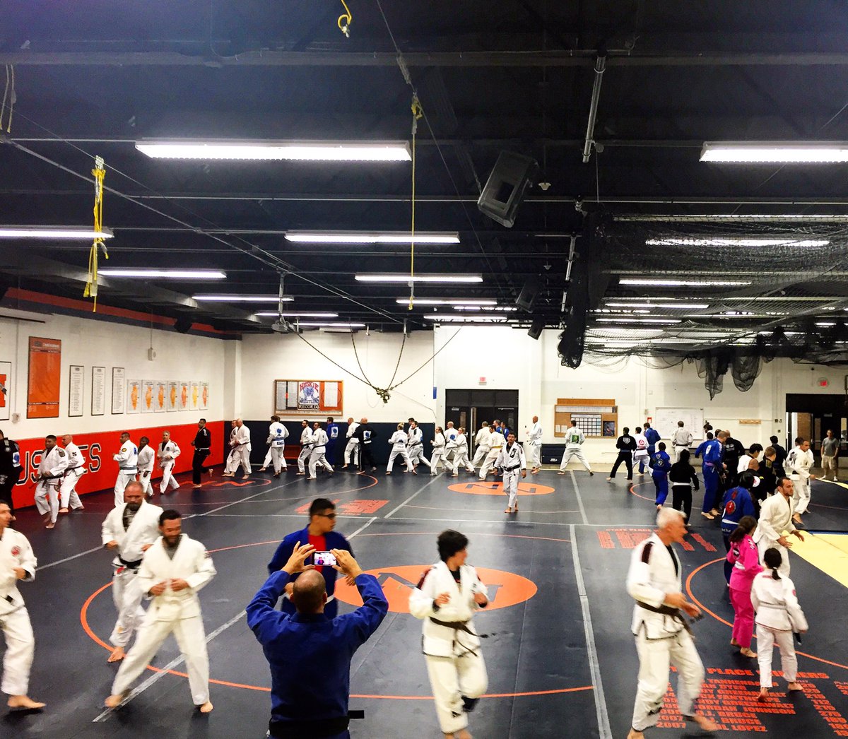 Nice high school wrestling mat! Demian Maia seminar just started in Naperville. #BJJ #MMA #UFC <a href="/ufc/">UFC</a>