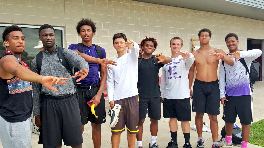 FanstandATX's tweet photo. We love #Elgin #BSQT🏈 https://t.co/MnMIi86I7D