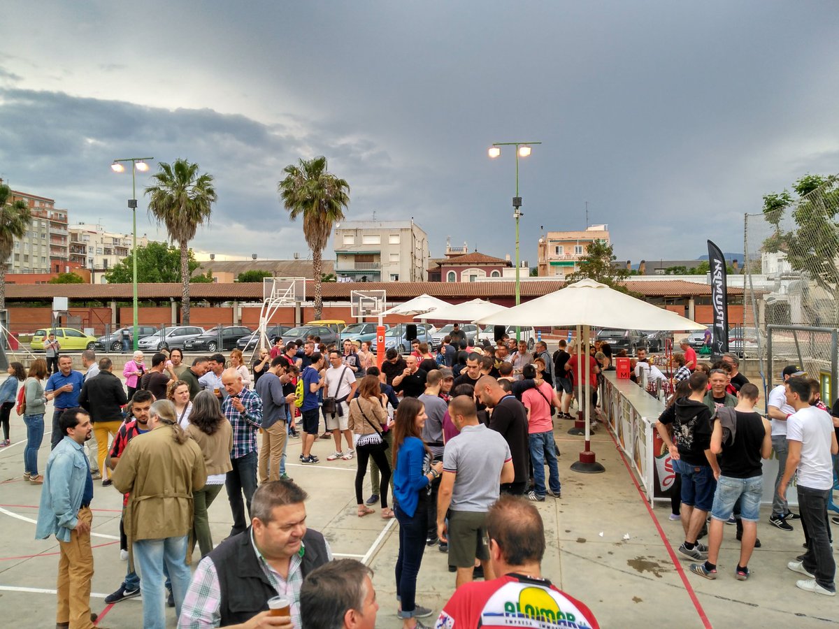 ReusDeportiu's tweet photo. Una horeta per a l'inici del @ReusDeportiu - #MoritzVendrell! Vermut previ fins les 19:30h! #objectiuChampions https://t.co/LfOqXwfZy3