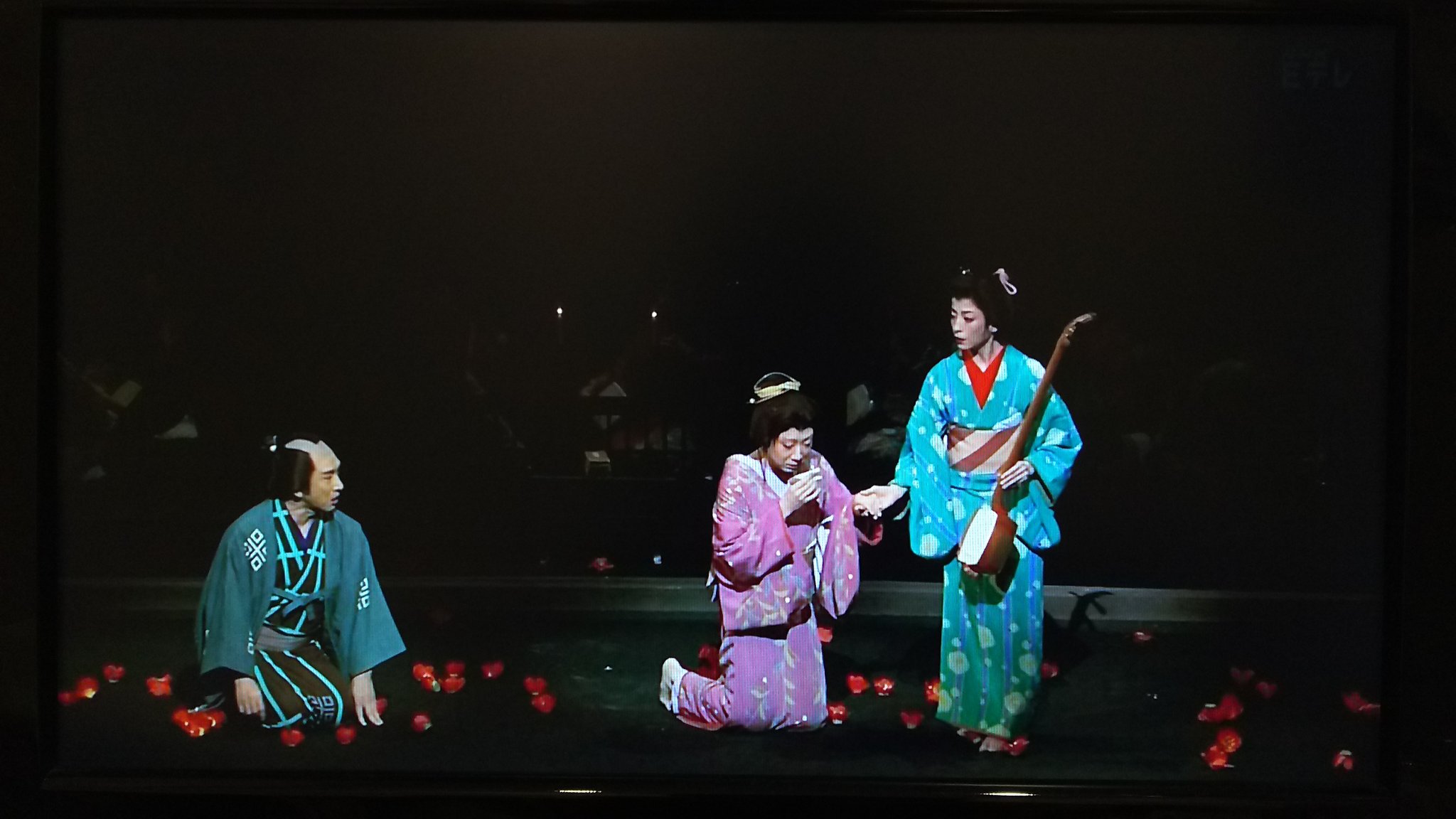 ゆげみわこ Pa Twitter 蜷川幸雄さん追悼番組 元禄港歌 千年の恋の森 を観てる これ生で観たかった 涙 蜷川さん演出作品はじめ素敵な舞台はやっぱり 一枚の画 の連続 にしても亀ちゃん 否 猿之助さんの女形はほんに美しいのぉ あと 椿の花