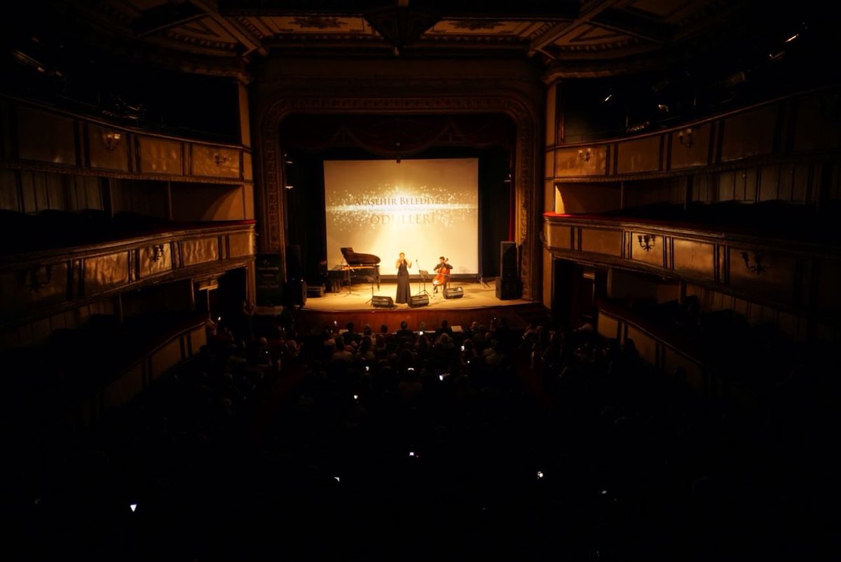 Zuhal Olcay'dan gezegene iyi gelen şarkılar...