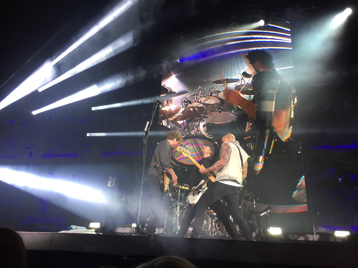 lost_robot's tweet image. Have a great last show @Busted thank you so much for this tour!! We saw you twice!