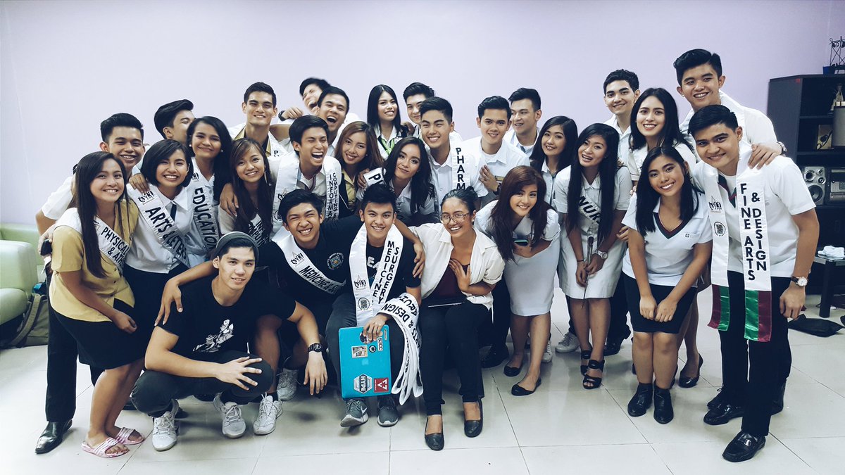RealDaveAra's tweet photo. Ako pa rin ang tunay na Thomasian Youth Ambassadress 2016 #TYAA2016AwardsNight #TYAA2016 https://t.co/zgLChtCSky