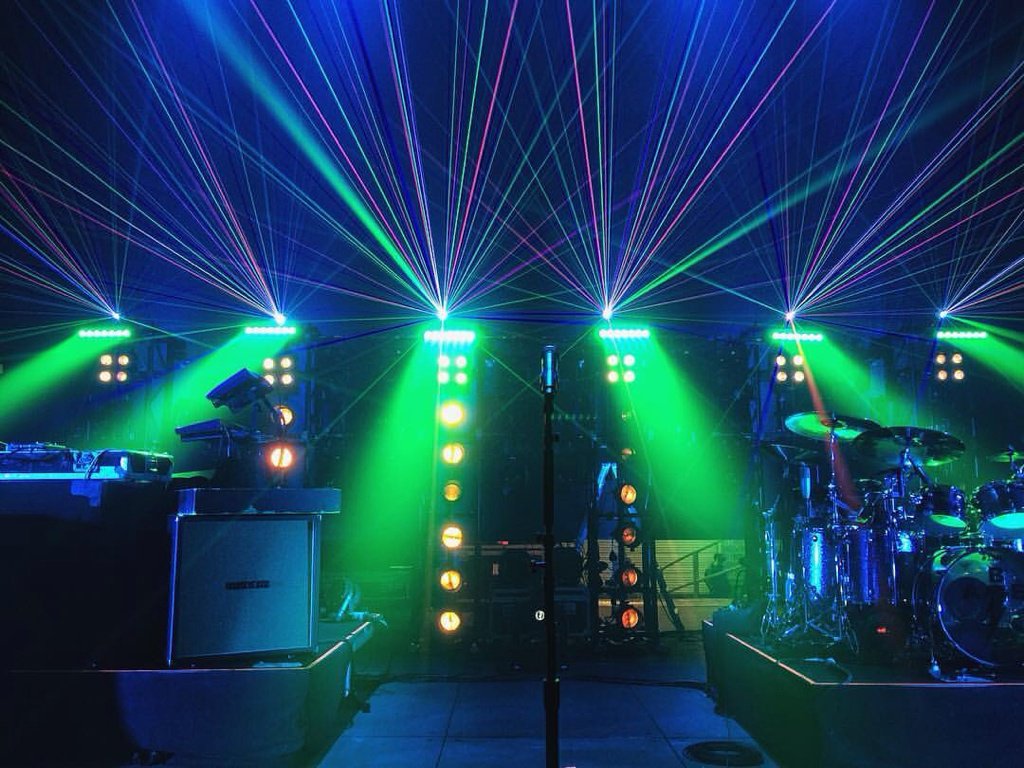 circlepit78's tweet photo. #deftones in OKC @deftones #deftoneslogos #deftoneslogo #deftnes #deftonesart #bandart #metal #lasers #tones #chino https://t.co/2aTQjDTByA