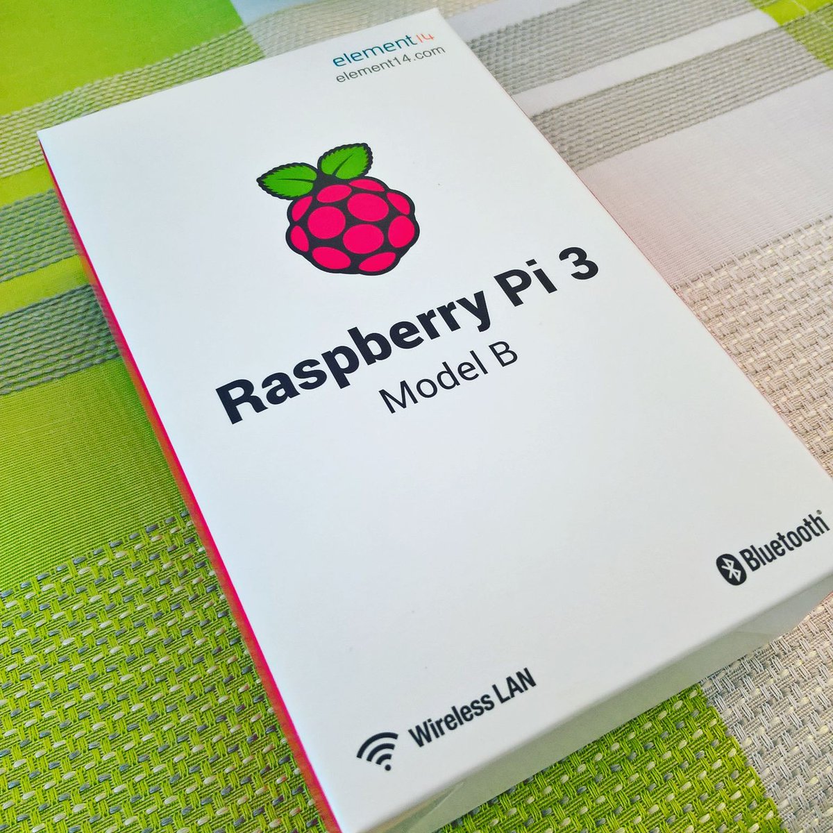 Valentin_Win10's tweet image. A new device to play with #RaspberryPi3ModelB #RaspberryPi