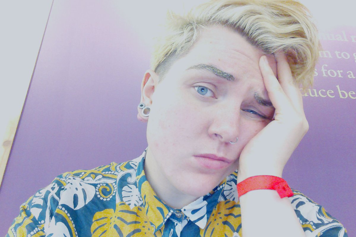 OliverAssets's tweet photo. PSA: don't use your beard glue to stick glitter to your eyebrows. It will never come off. #dragkingproblems #drag https://t.co/oT7NWUbsd2