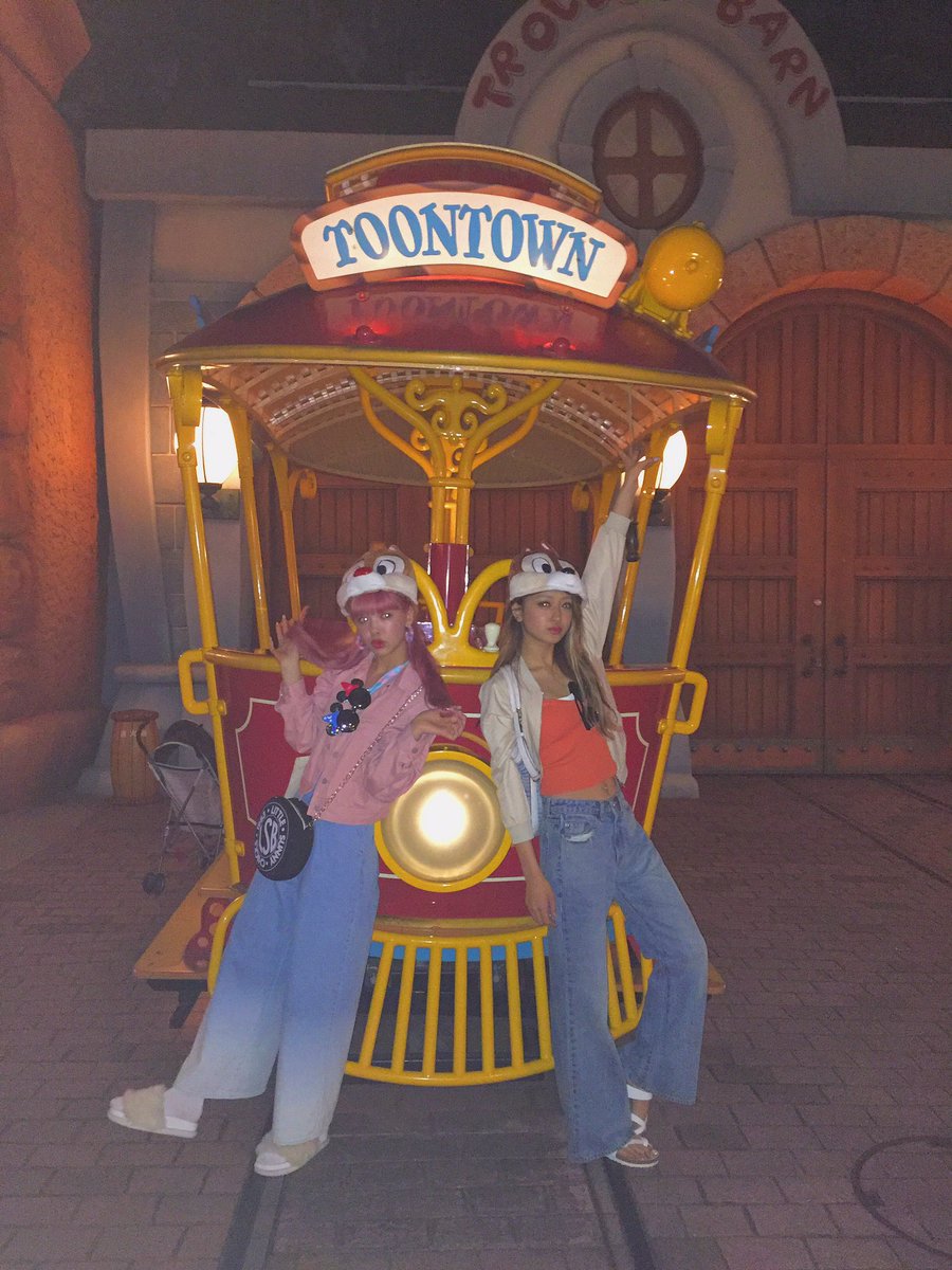 みちょぱ 池田美優 めちゃめちゃ場面でにこちゃんと ディズニーランド行ってきた 久しぶりの夢の国で現実逃避 チップとデールかぶって パンツも似たようなの履いてった笑 ちょっとだけだったけど 最高すぎた Oo