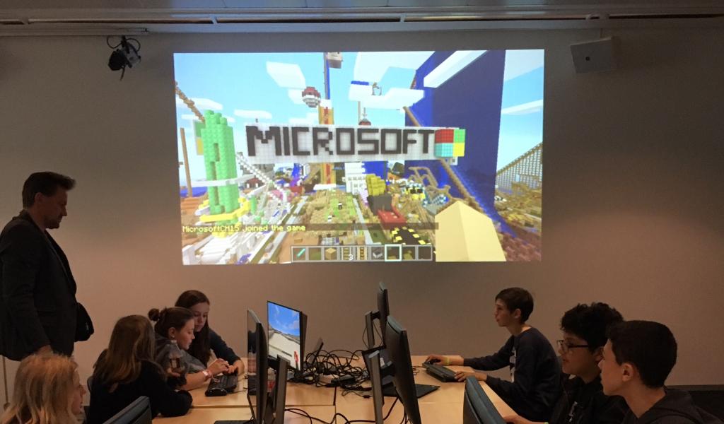 microsoft_ch's tweet image. . @Minecraft bei #MicrosoftSchweiz an den #ITTage16 :)