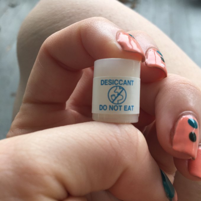 I&rsquo;m genuinely impressed with how well this simple line drawing conveyed a person eating something. https://t<a href="/tag/dirtyfeet"class="tags"><span>#dirtyfeet</span></a><a href="/tag/soles"class="tags"><span>#soles</span></a>