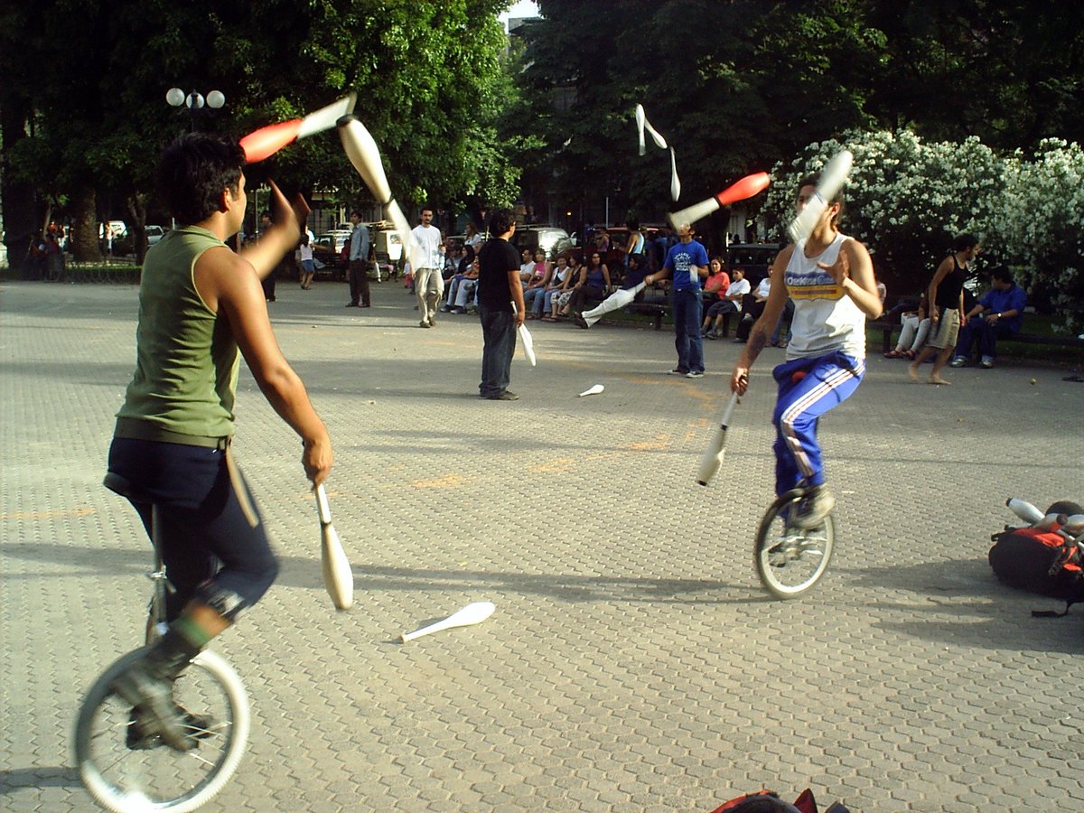 CirqueUSB's tweet image. Existen dos tipos de circo, de carpa o callejero. cual te gusta mas?