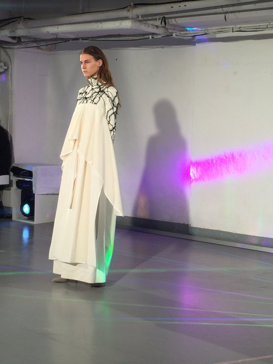 FTMDX's tweet photo. Lee Duckworth design #mdxfashion16 #mdx16 press catwalk #LDN @MiddlesexUni @FDMDX @FTMDX @OfficialGFW #londonpop https://t.co/BcX8gflV9M