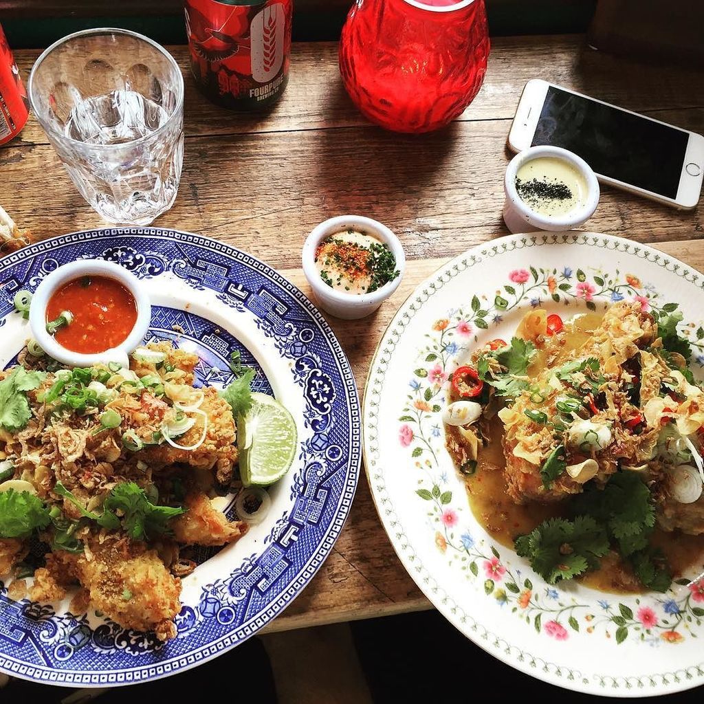 stephbethjones's tweet photo. HBD @chicknsours ft. @hopperslondon 🐓🎉🎂🇱🇰 #friedchicken #e8isgr8 https://t.co/UkjdEaqV0Q https://t.co/dxWwPdmm51