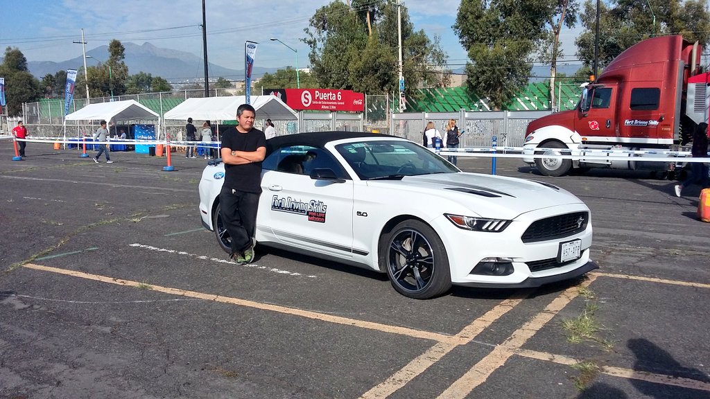 FordMX's tweet photo. Fotos con el emblemático Mustang en #FDSFLMexico https://t.co/tAQBjEjEOT