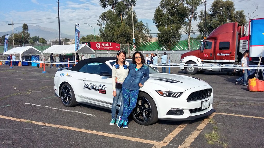 FordMX's tweet photo. Fotos con el emblemático Mustang en #FDSFLMexico https://t.co/tAQBjEjEOT