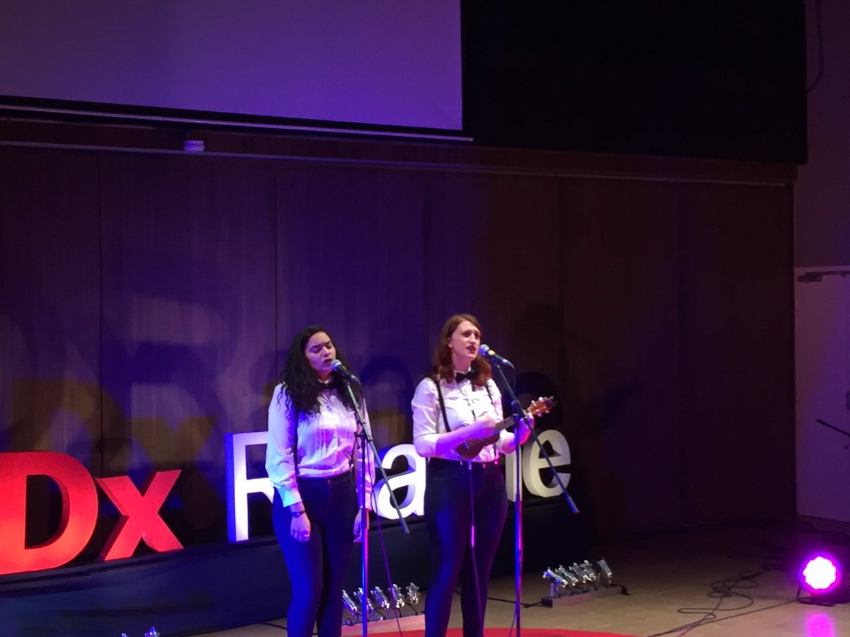 TEDxRoanne's tweet photo. Laoia (Laura et Assia) : 2 nénettes, 2 voix, 1 ukulélé, ça envoie !!! #TEDxRoanne https://t.co/ED97iGSITA