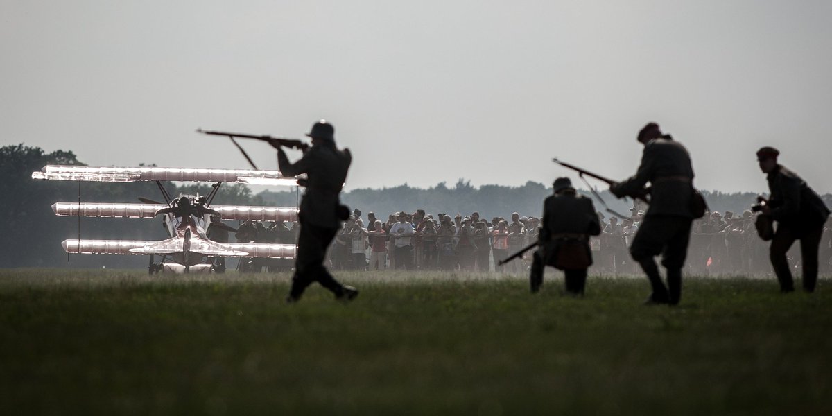 sejkPce's tweet photo. #aviatickapout 2016 #pardubice 
#aviationday #WW1 scene with #Dreidecker #fokkerDr1 https://t.co/RtkLlbw5Ou