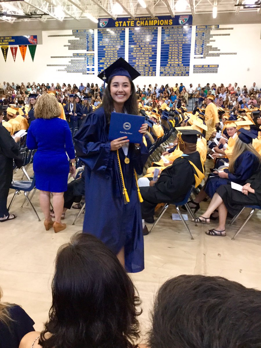 IsabQuintero's tweet image. I graduated!!!! 🎓🎓🎓