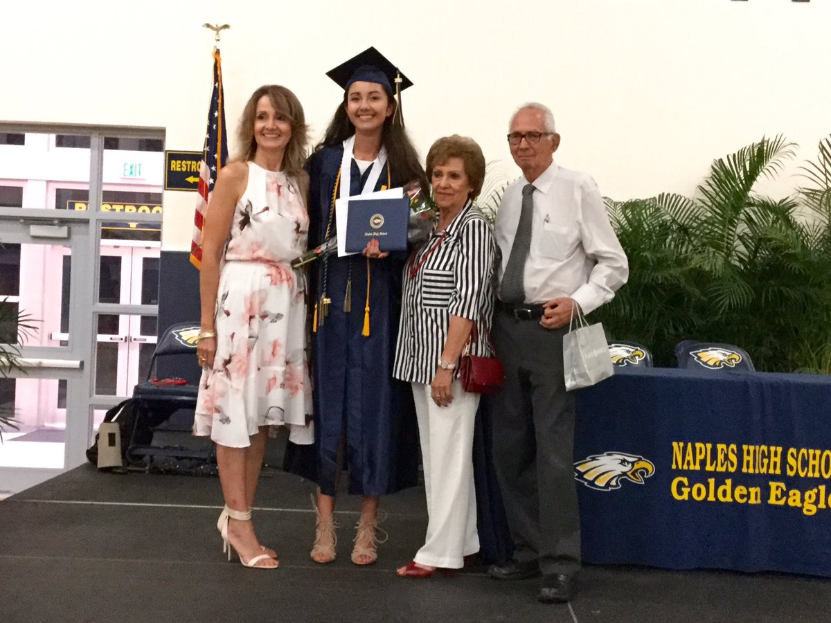 IsabQuintero's tweet image. I graduated!!!! 🎓🎓🎓