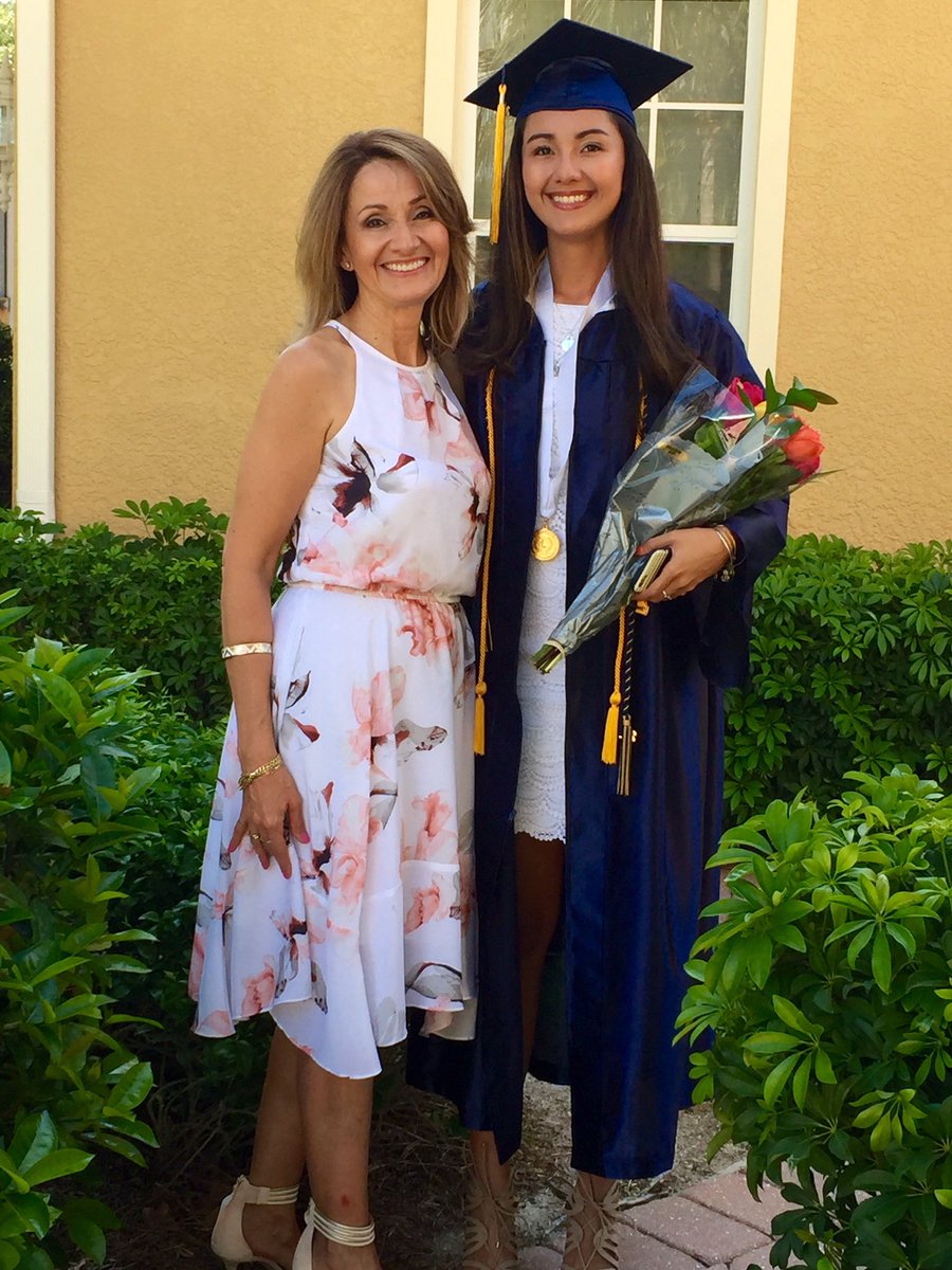 IsabQuintero's tweet image. I graduated!!!! 🎓🎓🎓