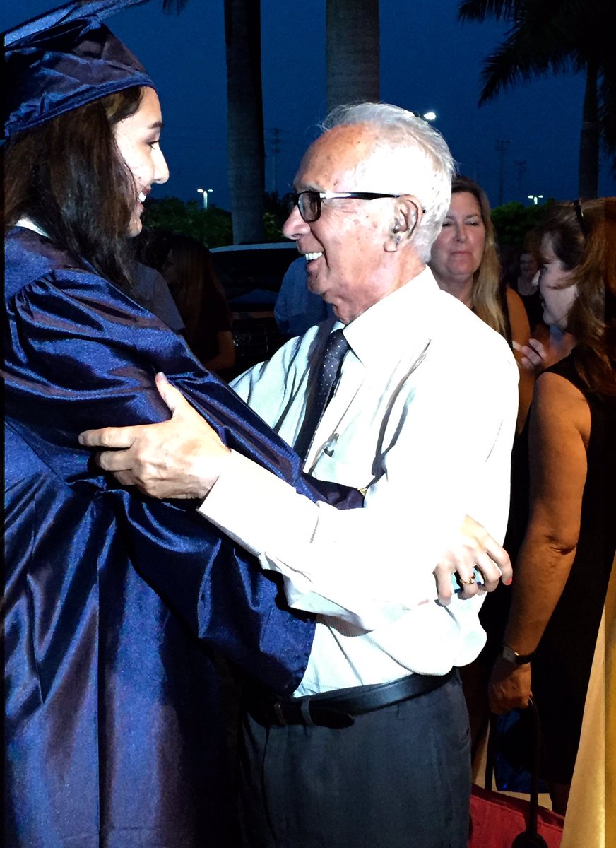 IsabQuintero's tweet image. I graduated!!!! 🎓🎓🎓