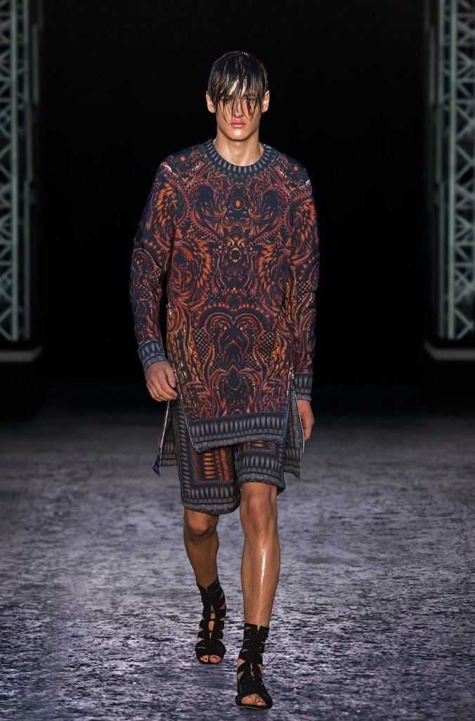 JulienMacdonald's tweet photo. The vivid colours and mirrored print make 'Look 26' from #JulienSS16 uniquely eye-catching https://t.co/rIZG9QCE4W
