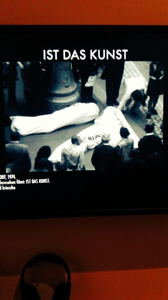 kulturfritzen's tweet photo. Die Ausstellung Richard #Kriesche in d Neuen Gallerie Graz ist sehenswert! #kunststreunen zischt jetzt ins #Bruseum https://t.co/CuQyJEBKH0