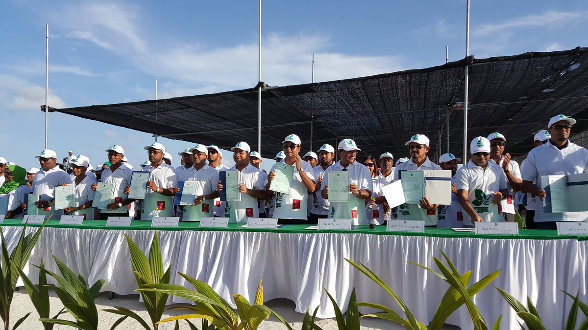 Azhartu's tweet photo. Signing of Pledge at #Aaroa Tree Planting event at Hulhumale' Phase II by heads of independent commissions. https://t.co/wJu4BUMME2