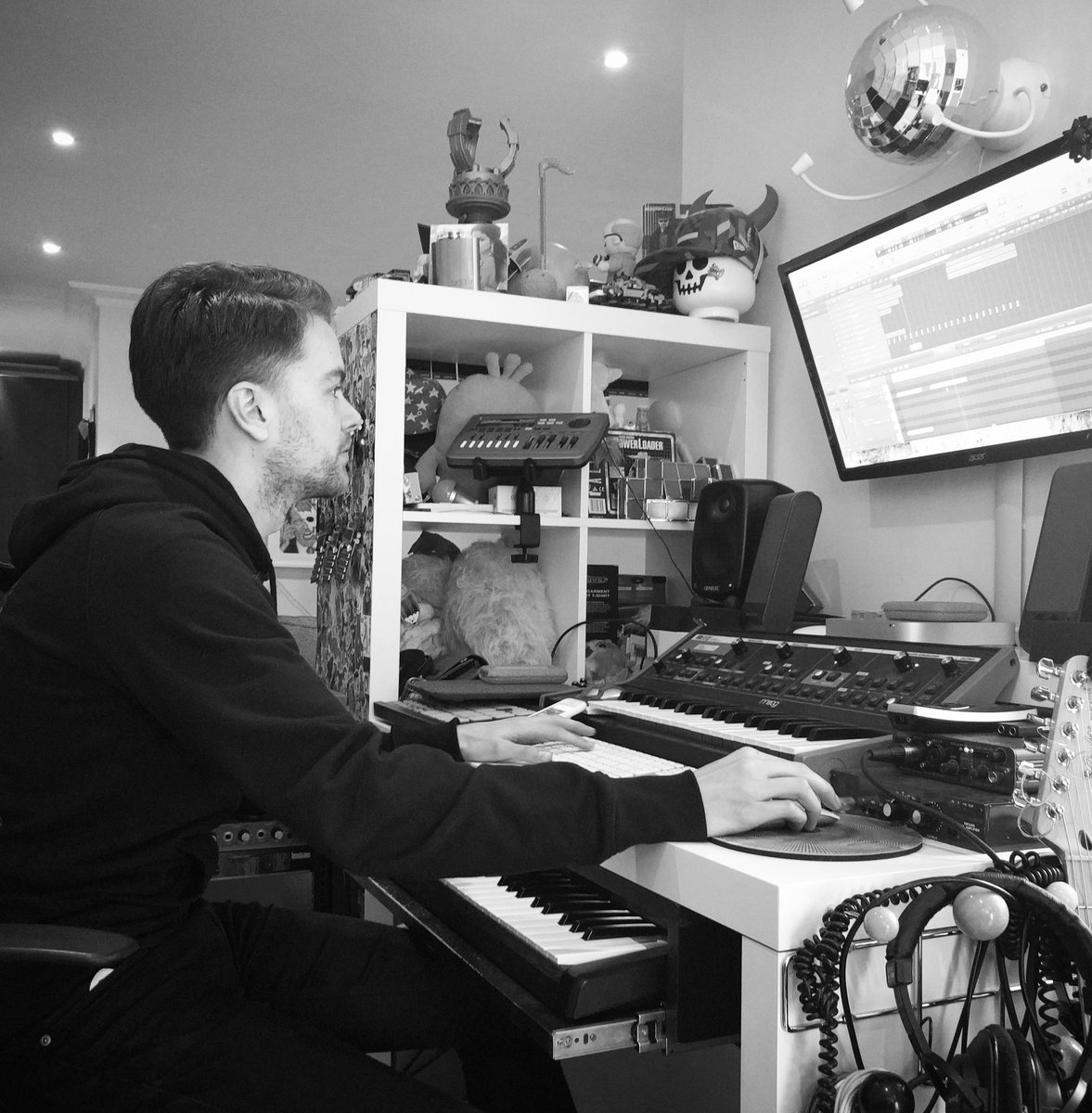 CastOfLions's tweet photo. We live! Streaming at https://t.co/cS5rJnwHwX https://t.co/r0P8mmqJGD