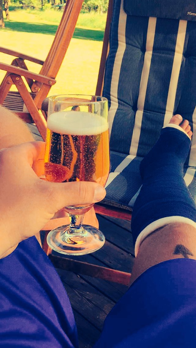 Marcusgik's tweet photo. Tur man inte dricker med foten #truve https://t.co/mXrxw6guhM
