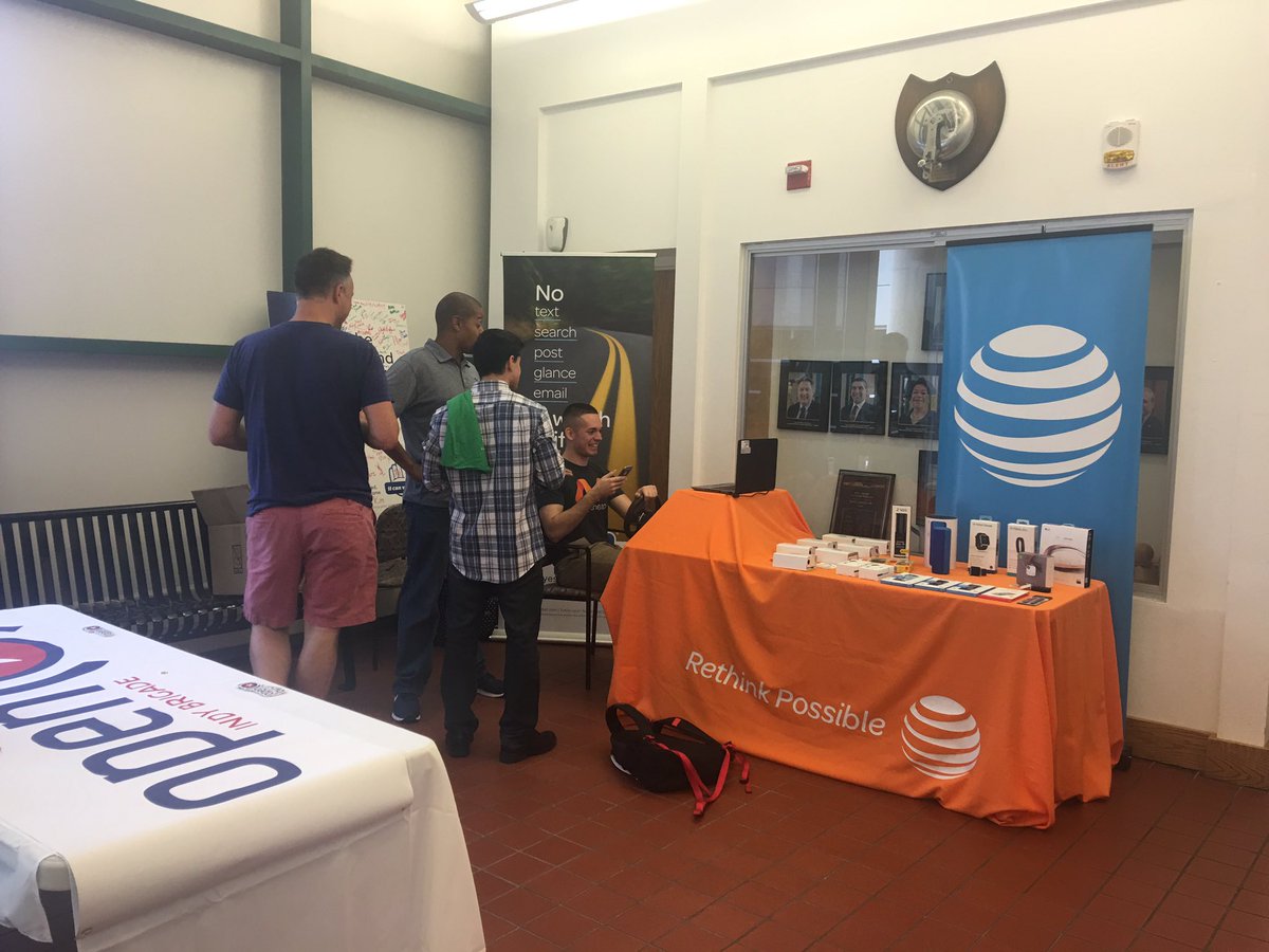 Kayyyyceee's tweet photo. Don't text and drive! #indycivichack @DavidcLewisSr https://t.co/1DM5bqP53y