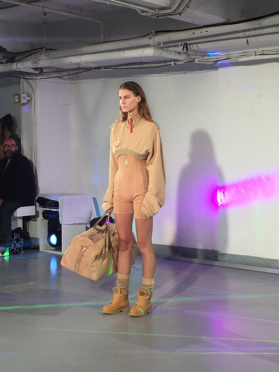 Greta Maria design #mdxfashion16 #mdx16 press catwalk #LDN <a href="/MiddlesexUni/">Middlesex University</a> <a href="/FDMDX/">FashionDesignMDX</a> <a href="/FTMDX/">FashionTextilesMDX</a> <a href="/OfficialGFW/">GFW</a> #londonpop