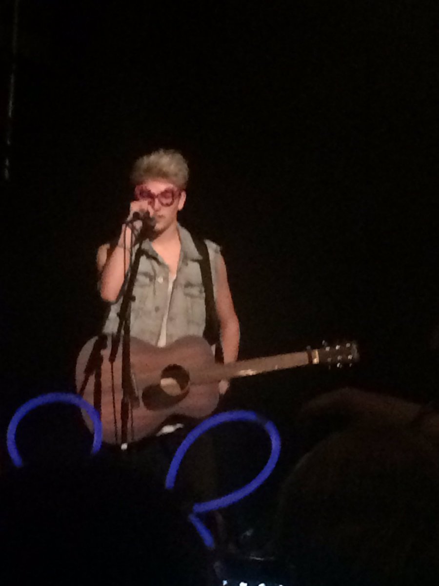 kt_dilloway's tweet photo. Here we have a princess in his natural habitat ๐โค๏ธ @TheTideDrew @TheTide #TideFanFest https://t.co/4e3Nq2brz4