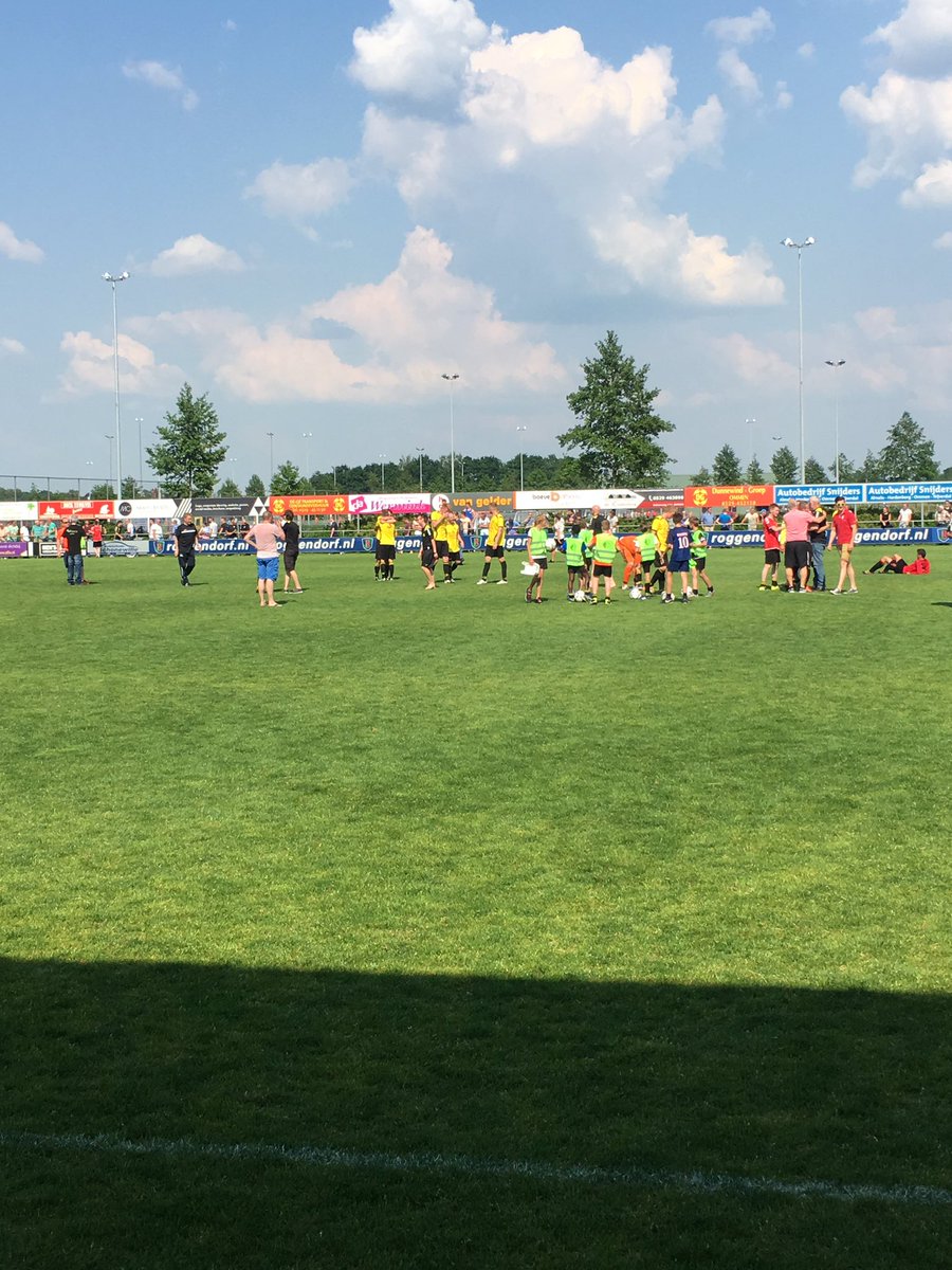 OZCsupporters's tweet photo. Hoppa ! Promotie naar de 2e klasse voor @vvOZC https://t.co/26Sc7zoaGM