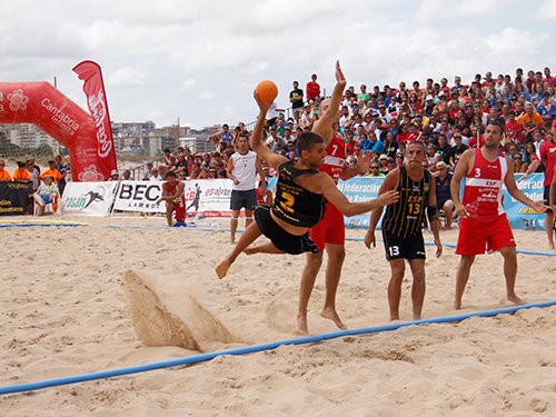 Laredo es elegido para acoger el Campeonato de España de Balonmano Playa 2016. 

rfebm.net/noticiasP.asp?…