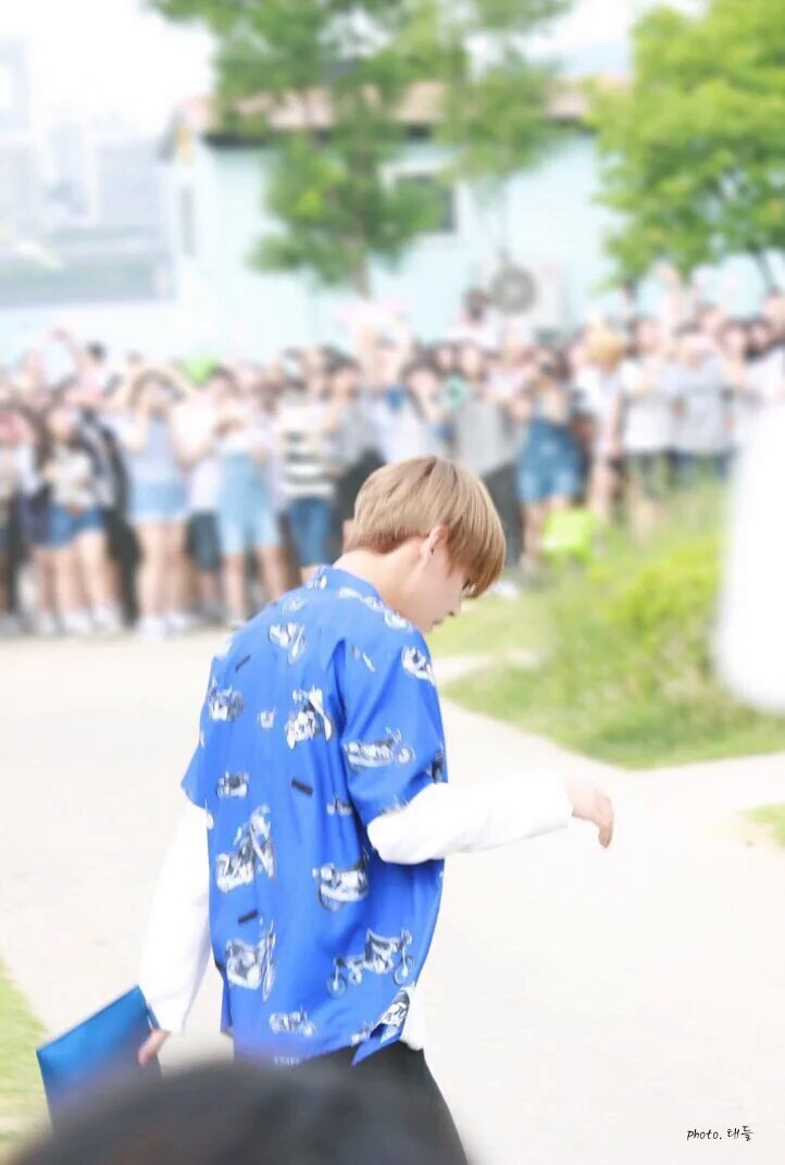 lovewith_v's tweet photo. [HQ] 160604 Taehyung @ #SMARTxBTS 'Family Day' Campaign #V #뷔 #태형 #태태 #방탄소년단 #LoveBTS #Jin #Siiga 
© jh1230207 https://t.co/6oxpY4ALqu