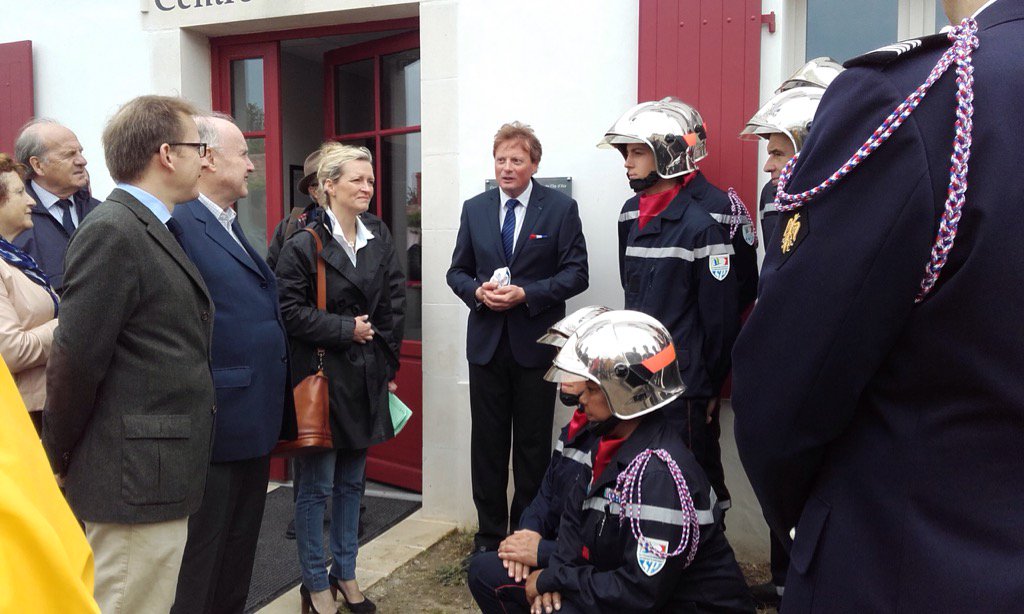departement17's tweet photo. Inauguration du centre de secours de l'île d'Aix @Dbussereau @Prefet17 @SMarcilly  #partenariatDept17 https://t.co/wE2FkqDG8C
