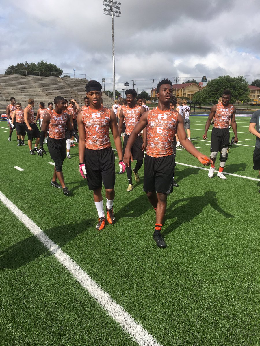 tavianmiles's tweet photo. Hutto:32 ,Dripping Springs:31
FINAL 7x7 #BSQT @FridayFanstand #hipponation @HuttoFootball https://t.co/8oAPlCZp0q