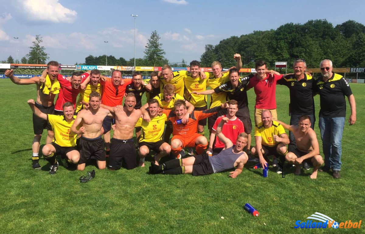 FOTO | Promotie voor <a href="/vvOZC/">vvOZC</a> ! Na een seizoen afwezigheid terug in de 2e klasse zaterdag!
