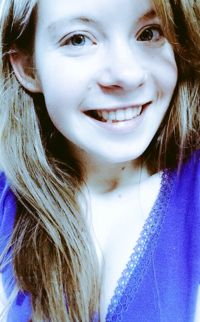 upon_a_girl's tweet image. me being.... productive. #studying #notstudying #enjoythefilter