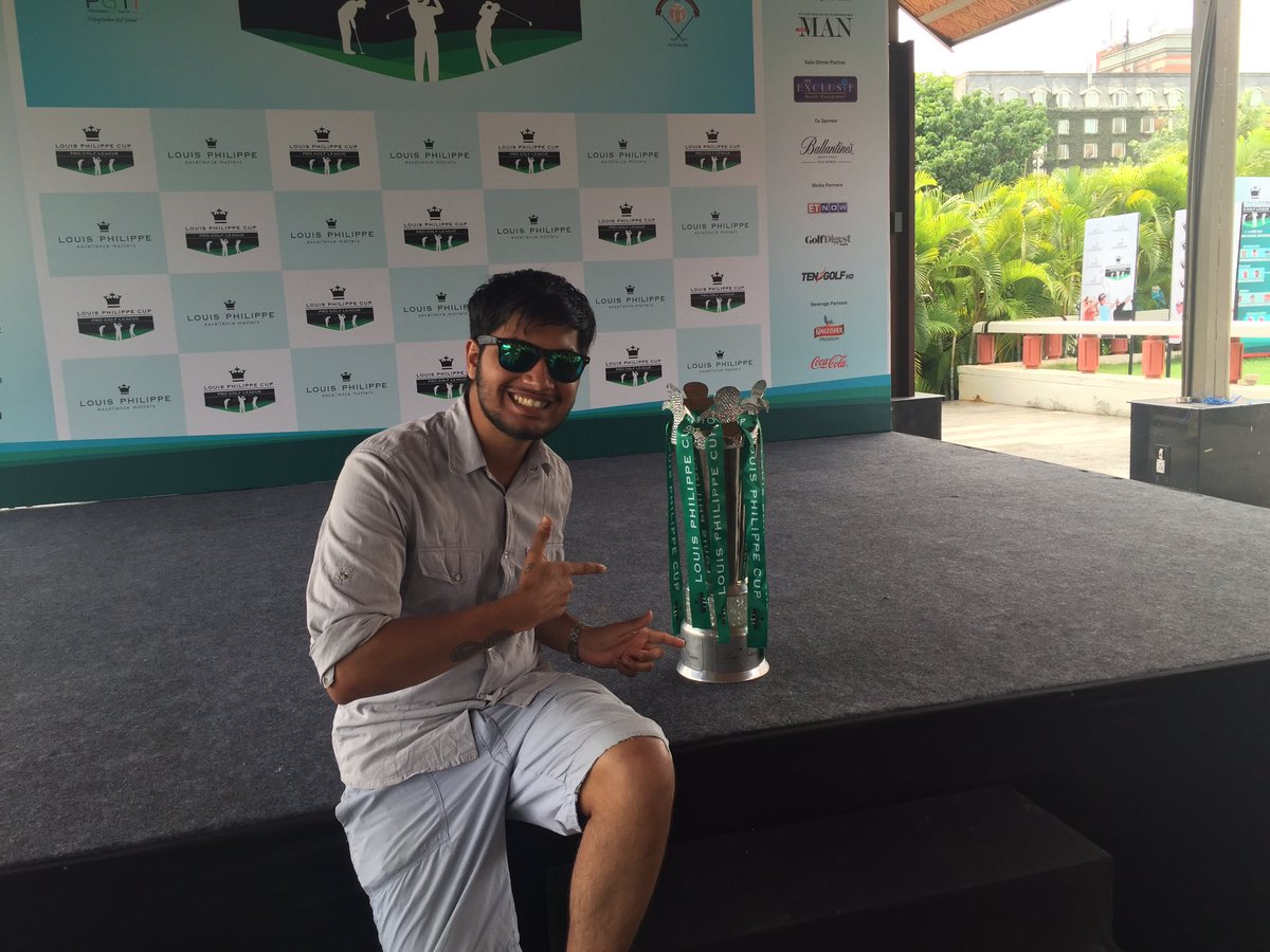 fernandesdrake's tweet photo. With the #LPCup!
The trophy looks exceptional⭐️☺️❤️😎
Thanks @MilendSingh for this click. https://t.co/b39X2pI4VV