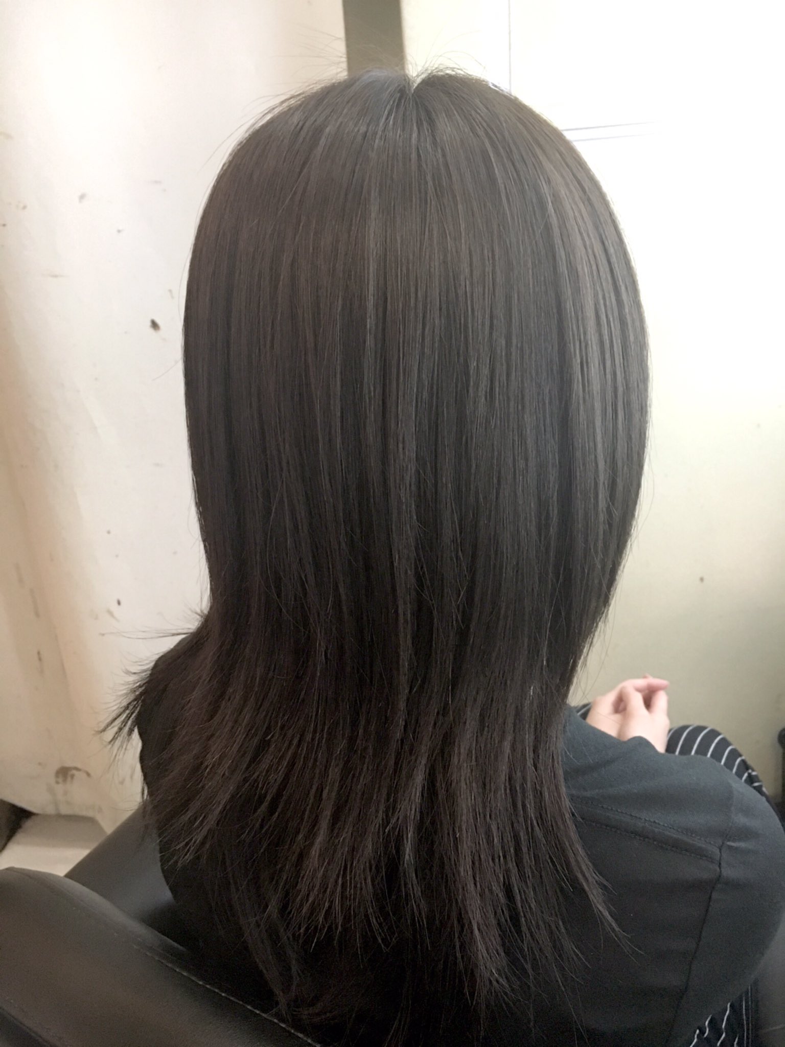 Prgs はまぐり Twitter પર ブルーアッシュ スタッフの三森が来た 暗めのブルーシルバー系アッシュカラーで 嫌な赤味を除去 光具合で透明感もゲッツ プログレス ヘアカラー ブルーアッシュ プラチナシルバー ブルージュ アッシュ