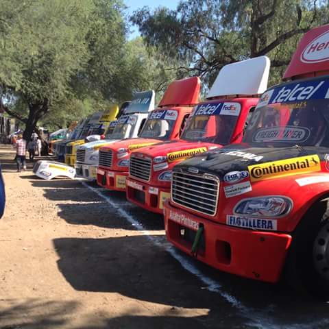 FanFsc's tweet photo. Listos los #Tractos de @FreightlinerMex para participar en la 4ta fecha en @AutodromoLeon
#YoSoyFanSuperCopa https://t.co/zS1RW33yYu