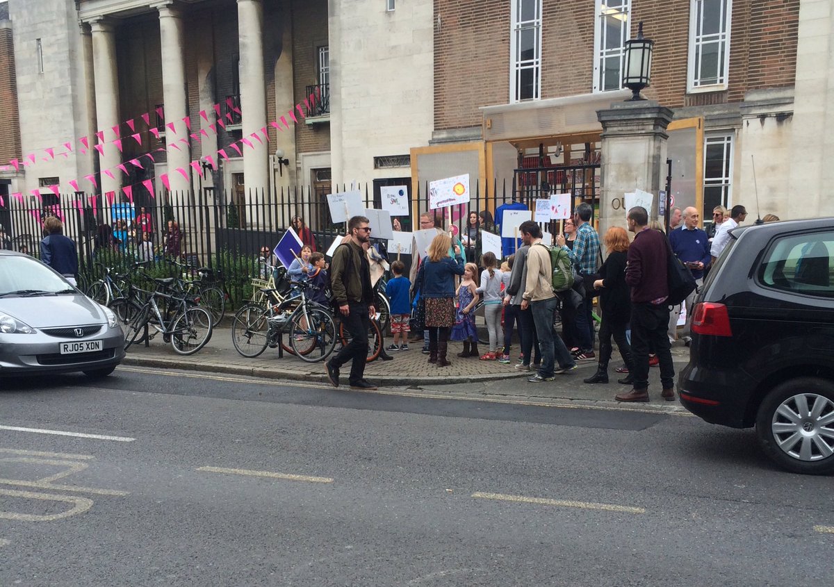 anna_anna's tweet photo. Activists get younger and younger #childprotest https://t.co/J2Otz8QlGe