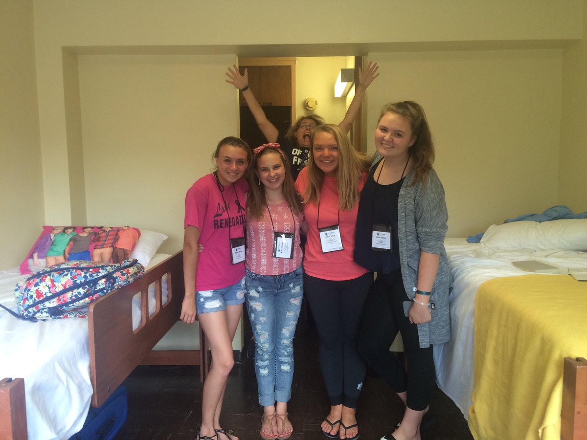 DeBaryShari's tweet photo. #problemsolved Florida photo bomb at IC #problemsolved https://t.co/kEbpk5dJr0