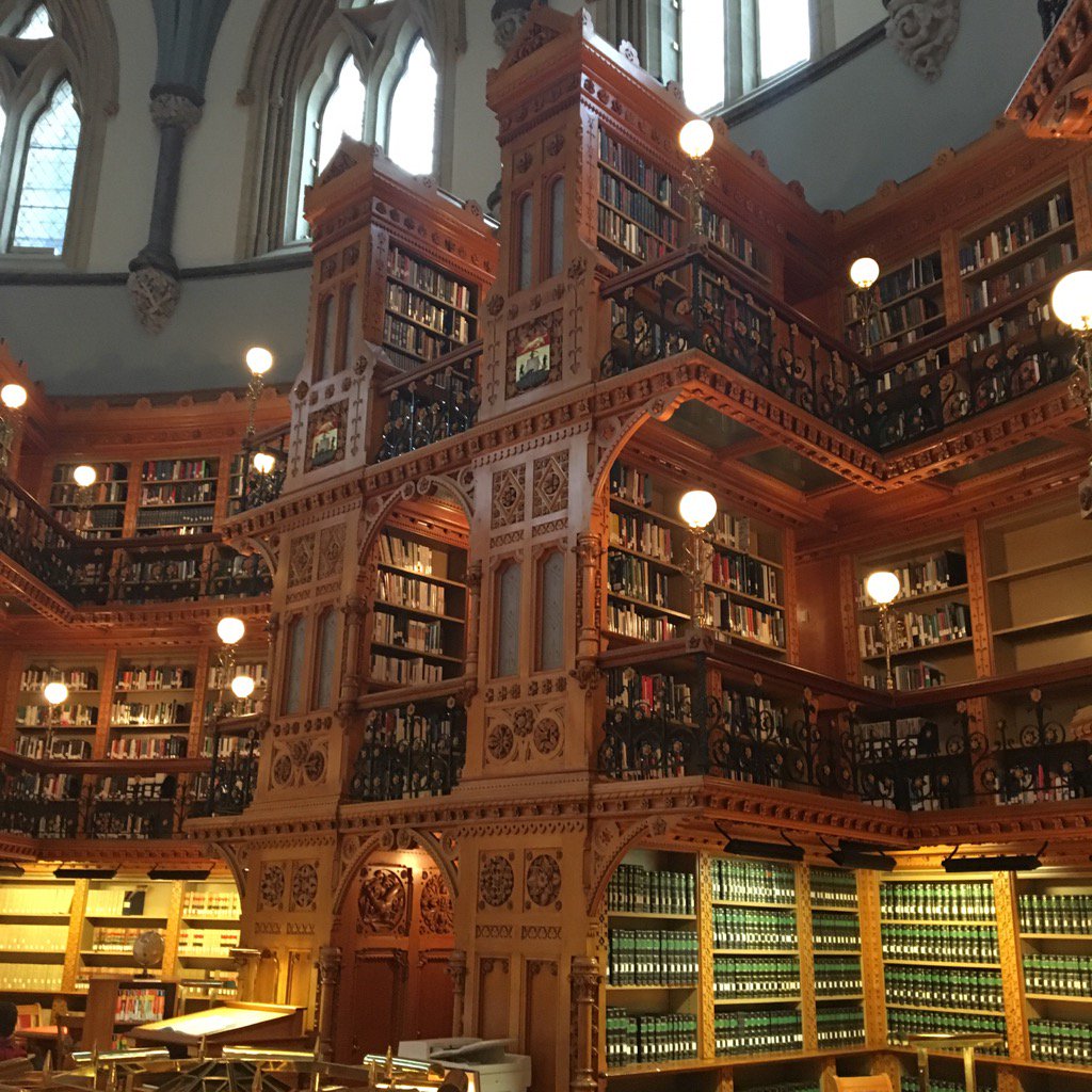 GiniBee2's tweet photo. The most beautiful library I have ever seen! https://t.co/A6UJeTSD3n