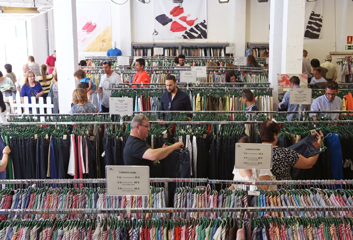 RECstores's tweet photo. Avui rematem preus i estocs a les pop up stores del #Rec013! De 10h a 22h al barri del Rec ➡ https://t.co/AsDwSXTm9n https://t.co/1fRZrqq8NG