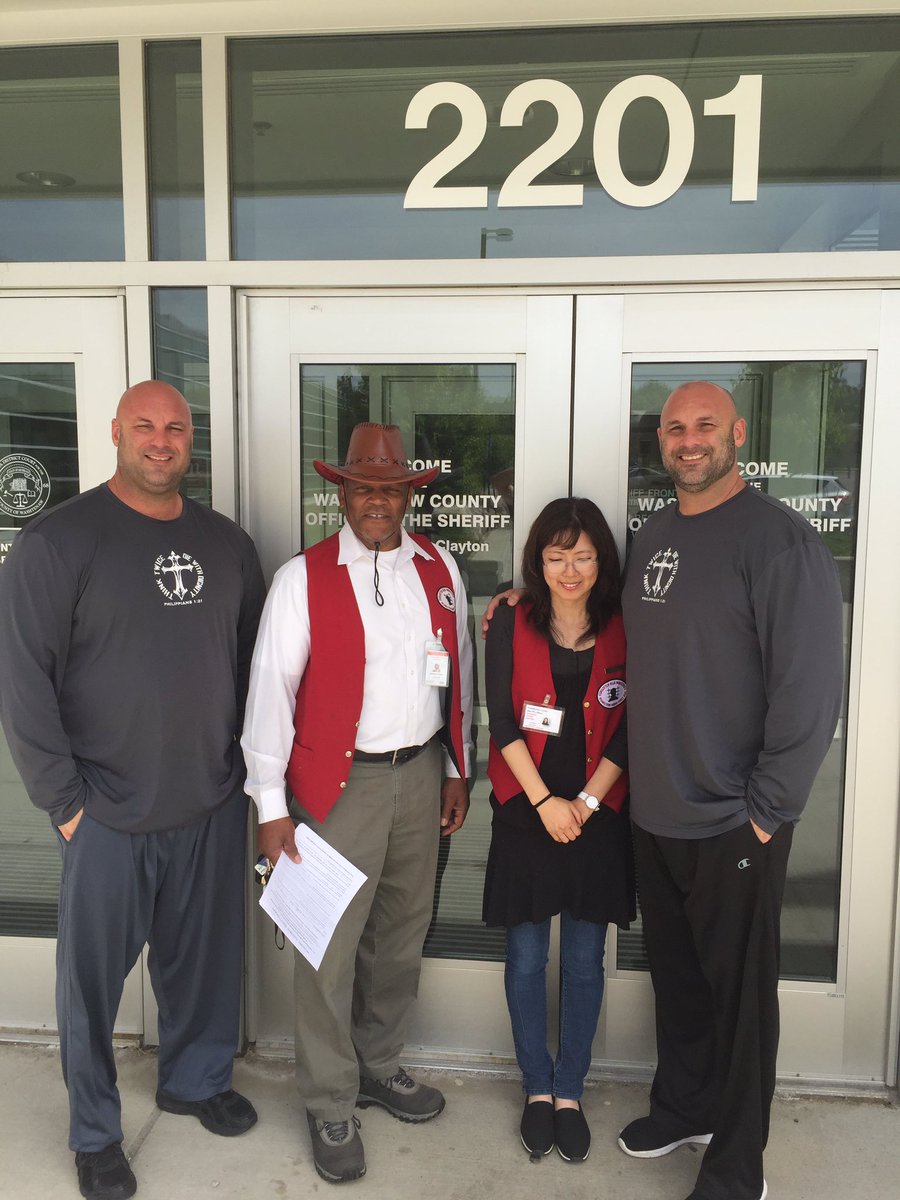 GuyThink2wice's tweet image. Finished up a great couple of days for the Lord. Right at 101 decisions! Thank you Jesus. #1way #1truth #1life!