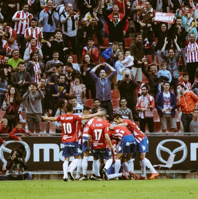 ArnauRubirola's tweet photo. Porque confiamos en vosotros, porque no estáis solos, porque queremos soñar... #LluitaréPerTuGirona 💪🔴⚪ #SDPvGIR https://t.co/4wetnU50yD